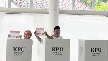 Pilkada 27 November, Rano Karno Alias Si Doel Nyoblos Bareng Istrinya di TPS Jaksel