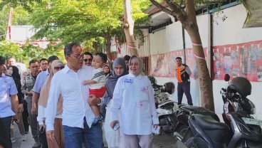 Cagub Danny Pomanto Datang ke TPS Sambil Gendong Cucu, Optimis Menangkan Pilkada Sulsel