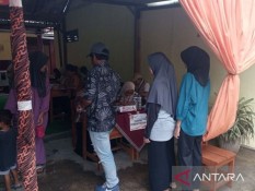 Hujan Iringi Pemungutan Suara Pilkada 2024 di Cilacap