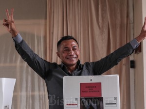 Calon Gubernur DKI Jakarta nomor urut 1 Dharma Pongrekun saat pemilihan Gubernur dan Wakil Gubernur DKI Jakarta di TPS 031 Lebak Bulus, Jakarta