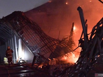 Sempat Ganggu Perjalanan KRL, Kebakaran di Tanah Abang Diduga Akibat Korsleting Listrik
