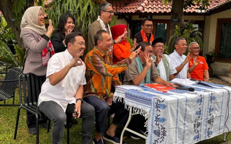 Pasangan Calon Gubernur dan Wakil Gubernur nomor urut tiga Jakarta Pramono Anung-Rano Karno mendeklarasikan kemenangannya dalam Press Conference yang digelar di Kediamannya di daerah Cipete, Jakarta Selatan, Rabu (27/11/2024) - Bisnis/Jessica Gabriela Soehandoko