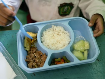 Prabowo Janji ke Guru Bakal Realisasikan Makan Bergizi Gratis
