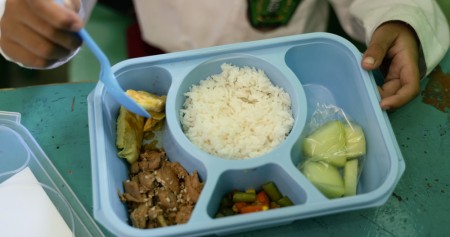 Prabowo Janji ke Guru Bakal Realisasikan Makan Bergizi Gratis