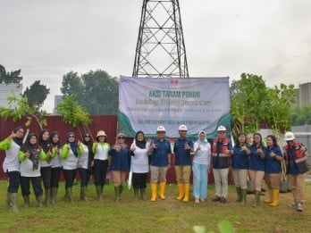 Kawasan Industri Holding Danareksa Tanam 3.600 Bibit Pohon Serentak di 5 Kota