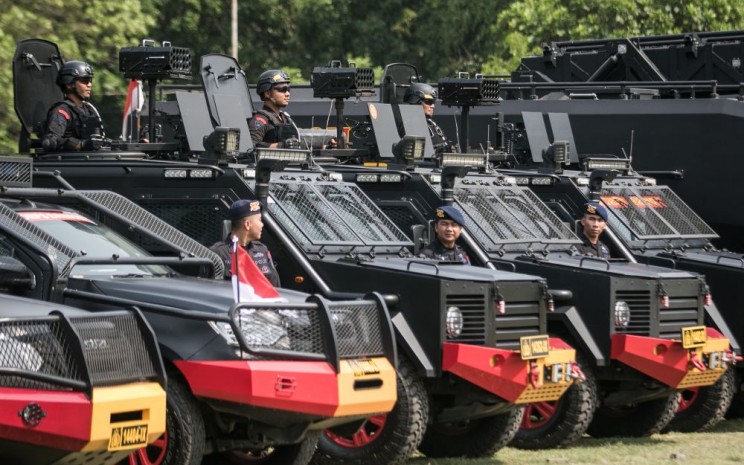 Personel kepolisian mengikuti Apel Gelar Pasukan Operasi Aman Bacuya 2023 di Alun-alun Utara, Solo, Jawa Tengah, Kamis (9/11/2023). Polda Jawa Tengah menyiagakan sebanyak 3.616 personel Polisi dibantu 420 personel TNI dalam pengamanan pertandingan Piala Dunia U-17 di Kota Solo. ANTARA FOTO/Mohammad Ayudha - rwa.