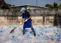 Negosiasi Pembatasan Produksi Plastik Terganjal Raja Minyak Dunia