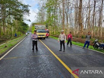 Kendaraan Rombongan Siswa SMA Panji Terguling di Baluran