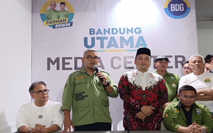 Pilwalkot Bandung: Pasangan Farhan-Erwin Deklarasikan Kemenangan, Ungguli Sespri Prabowo - Bisnis.Dea Andriyawan