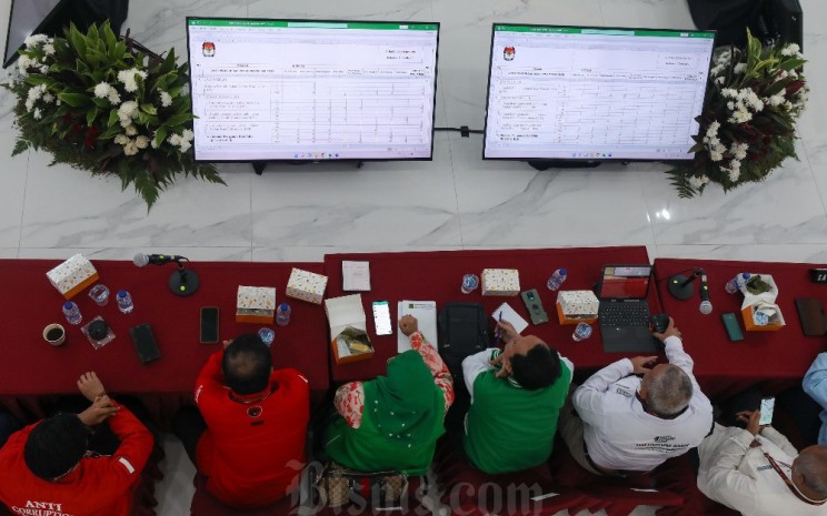 ILUSTRASI. Suasana rapat pleno terbuka rekapitulasi perhitungan suara Pemilu 2024 di kantor KPU, Jakarta. Bisnis - Himawan L Nugraha