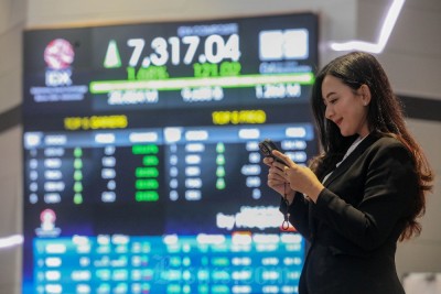 379 Saham Menguat IHSG Ditutup Hijau