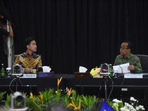 Wakil Presiden Gibran Rakabuming Raka memimpin Rapat Tingkat Menteri terkait Desain Besar Olahraga Nasional (DBON) di Kantor Kemenpora, Jakarta