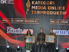 Bisnis Indonesia Sabet 3 Penghargaan dari Otoritas Jasa Keuangan (OJK)