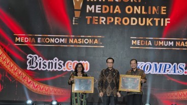 Bisnis Indonesia Sabet 3 Penghargaan dari Otoritas Jasa Keuangan (OJK)