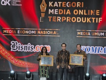 Bisnis Indonesia Sabet 3 Penghargaan dari Otoritas Jasa Keuangan (OJK)