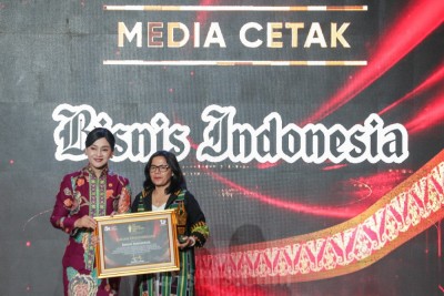 Bisnis Indonesia Group Sabet Tiga Penghargaan OJK