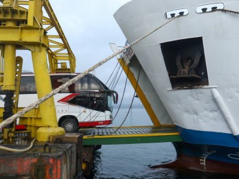 Kemenhub Selamatkan 19 Awak Kapal MV Felya yang Terdampar
