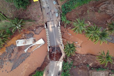 Jembatan Akses Wisata Menuju Geopark Ciletuh Terputus