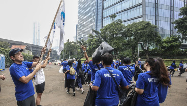 Lari Santai Sambil Mengumpulkan Sampah