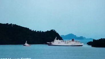 Basarnas Evakuasi KMP Jagantara yang Kandas di Pulau kandang Lunik