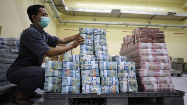 Rupiah Ditutup Melemah ke Rp15.865,5 per Dolar AS, Won Korea Juga Jeblok