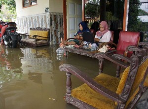 Ratusan Rumah di Jombang Terendam Banjir Luapan Sungai Afvour Watudakon