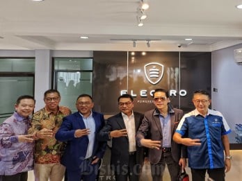 Moeldoko Buka Dealer Motor Listrik Electro di Jakarta Barat