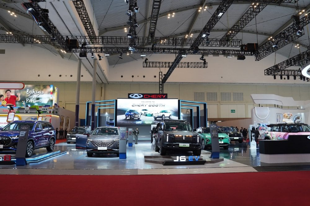 "16 Automakers Defy Odds with Sales Growth Amid Sluggish Market"