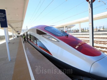 Kemenhub Kebut Operasional Stasiun Kereta Cepat Karawang Awal 2025