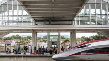 Peningkatan Penumpang Kereta Cepat Whoosh