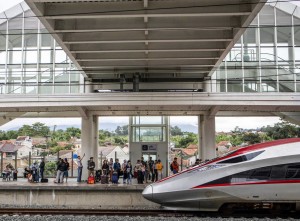 Peningkatan Penumpang Kereta Cepat Whoosh