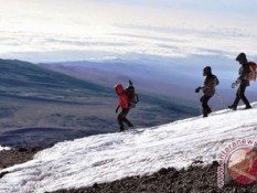 Salju di Puncak Jayawijaya Diprediksi Habis pada 2026