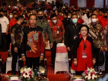 Pengamat: PDIP Khawatir Kalah Telak Jika Pecat Jokowi Sebelum Pilkada 2024