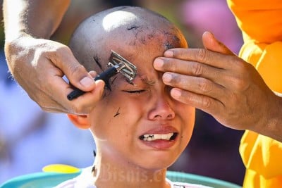 Ritual Potong Rambut Calon Bikkhu