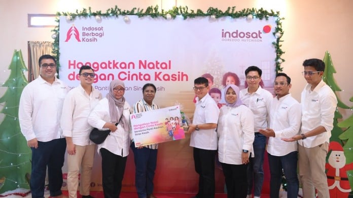 Indosat Berbagi Kasih dengan Anak Yatim di Sorong