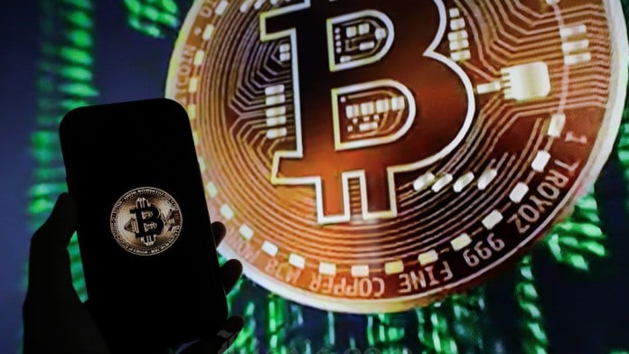 Dipicu Komentar The Fed, Harga Bitcoin Anjlok