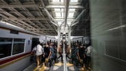 Ada Kebakaran, KRL Arah Sudirman dan Kerta Bandara Tertahan di Stasiun Manggarai!