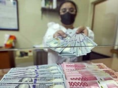 Historia Bisnis: Momen 'Thai-boxing' Hempaskan Rupiah & Bursa RI