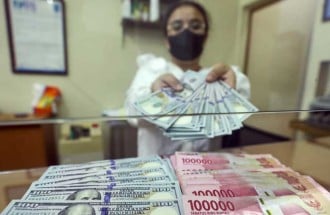 Historia Bisnis: Momen 'Thai-boxing' Hempaskan Rupiah & Bursa RI