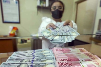 Historia Bisnis: Momen 'Thai-boxing' Hempaskan Rupiah & Bursa RI