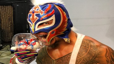 Pegulat Legendaris Rey Mysterio Meninggal Dunia