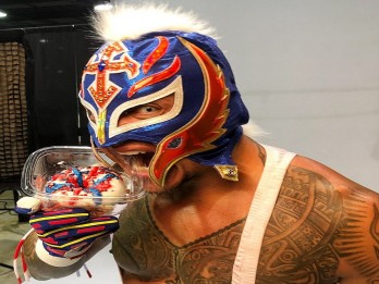 Pegulat Legendaris Rey Mysterio Meninggal Dunia