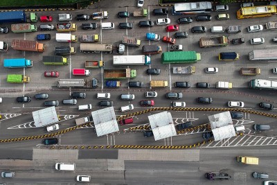 Arus Kendaraan Pada Libur Natal Di Tol Tangerang-Merak