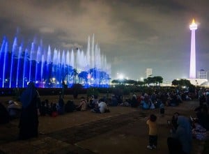 Pertunjukan Air Mancur Menari Di Kawasan Monas