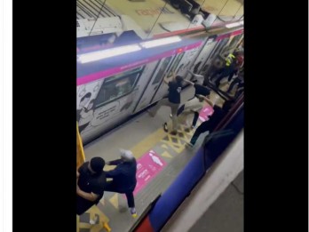 Suporter Malaysia Ngamuk di Stasiun LRT