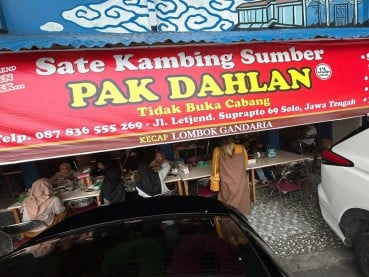 Nikmatnya Sate Kambing Sumber Pak Dahlan, Kuliner Dekat Rumah Jokowi di Solo