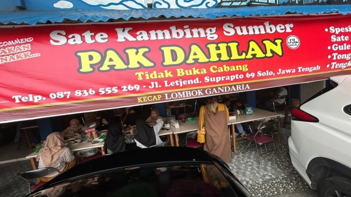 Nikmatnya Sate Kambing Sumber Pak Dahlan, Kuliner Dekat Rumah Jokowi di Solo