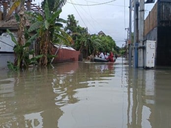 Seminyak Bali Banjir, Turis Dievakuasi Pakai Perahu Karet