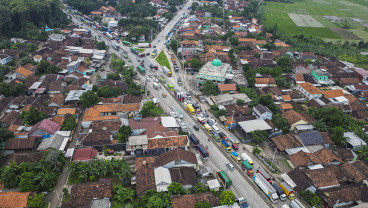 Kepadatan Truk Di Jalur Pantura