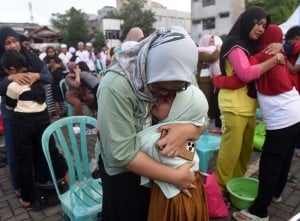 Aksi Cuci Kaki Ibu Massal Di Jakarta